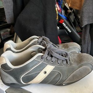 EUC Grey leather Perry Ellis America sneakers size 11